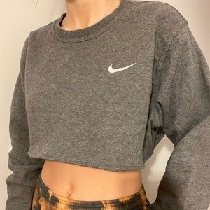 Cropped Nike crew neck